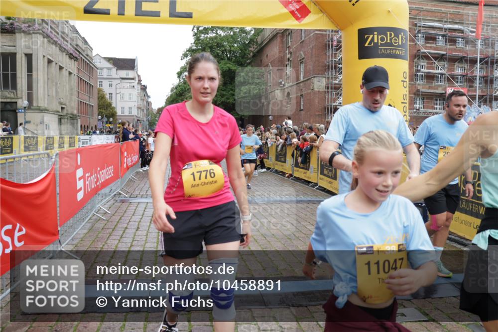13.09.2026 - Kiel Lauf Yannick Fuchs http://msf.ph/oto/10458891 13.09.2026 09:51:08 Ziel 232, 249, 764, 1776, 2056, 2777, 3723, 4217, 5445, 6009, 6115, 6118, 6794, 6923, 7528, 10626, 11047, 12103, 12727, 12834, 468, 763, 797, 1373, 1949, 3838, 4145, 4389, 5235, 5851, 6138, 6336, 6455, 6592, 6647, 6829, 6893, 7134, 7449, 7585, 7662, 7694, 8405, 8407, 8672, 9550, 9551, 9990, 10155, 10333, 10865, 11141, 11652, 940, 956, 2466, 2483, 3089, 4615, 5731, 5913, 6363, 8150, 11143, 11552, 11852, 11997, 1545, 2811, 2816, 3289, 3561 meine-sportfotos.de