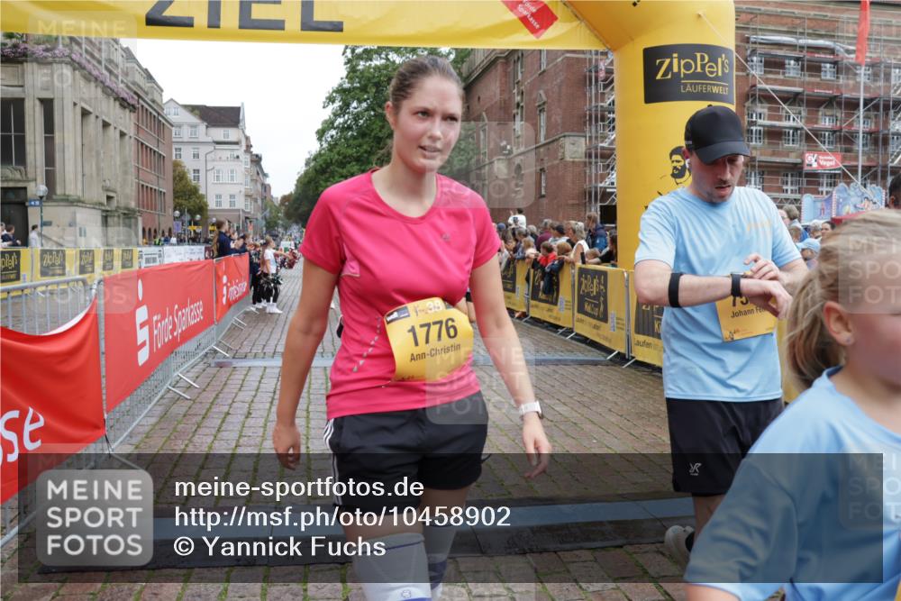 13.09.2026 - Kiel Lauf Yannick Fuchs http://msf.ph/oto/10458902 13.09.2026 09:51:09 Ziel 232, 249, 764, 1776, 2056, 2777, 3723, 4217, 5445, 6009, 6115, 6118, 6794, 6923, 7528, 10626, 11047, 12103, 12727, 12834, 468, 763, 764, 797, 1373, 1949, 3723, 3838, 4145, 4389, 5235, 5851, 6138, 6336, 6455, 6592, 6647, 6829, 6893, 7134, 7449, 7585, 7662, 7694, 8405, 8407, 8672, 9550, 9551, 9990, 10155, 10333, 10865, 11141, 11652, 12103, 12834, 940, 956, 2466, 2483, 3089, 4615, 5731, 5913, 6363, 8150, 11143, 11233, 11494, 11552, 11852, 11997, 1545, 2811, 2816, 3289, 3561 meine-sportfotos.de