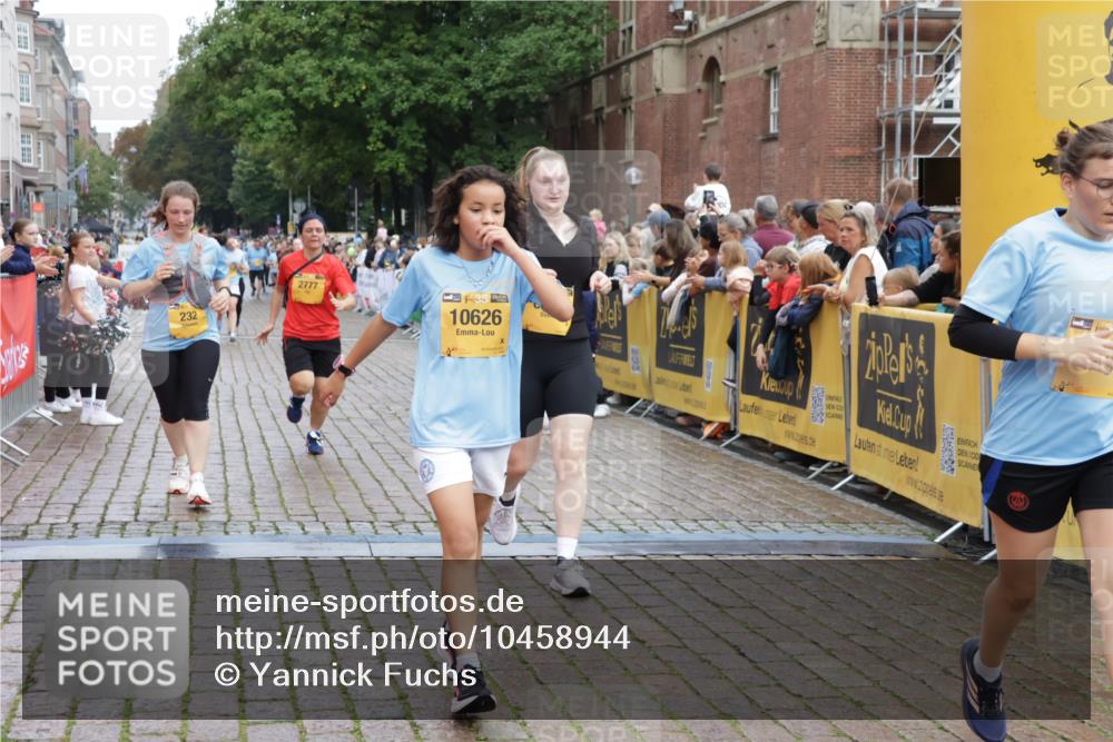 13.09.2026 - Kiel Lauf Yannick Fuchs http://msf.ph/oto/10458944 13.09.2026 09:51:10 Ziel 232, 249, 1776, 2056, 2466, 2777, 4217, 5445, 6009, 6115, 6118, 6794, 6923, 7528, 10626, 11047, 12727, 468, 763, 764, 797, 1373, 1949, 3723, 3838, 4145, 4389, 5235, 5851, 6138, 6336, 6455, 6647, 6794, 6829, 6893, 7134, 7449, 7662, 7694, 8405, 8407, 8672, 9550, 9551, 9990, 10155, 10333, 10865, 11141, 11652, 12103, 12727, 12834, 940, 956, 2483, 3089, 4615, 5731, 5913, 6363, 8150, 11143, 11233, 11494, 11552, 11852, 11997, 1545, 2811, 2816, 3289, 3561, 4145 meine-sportfotos.de