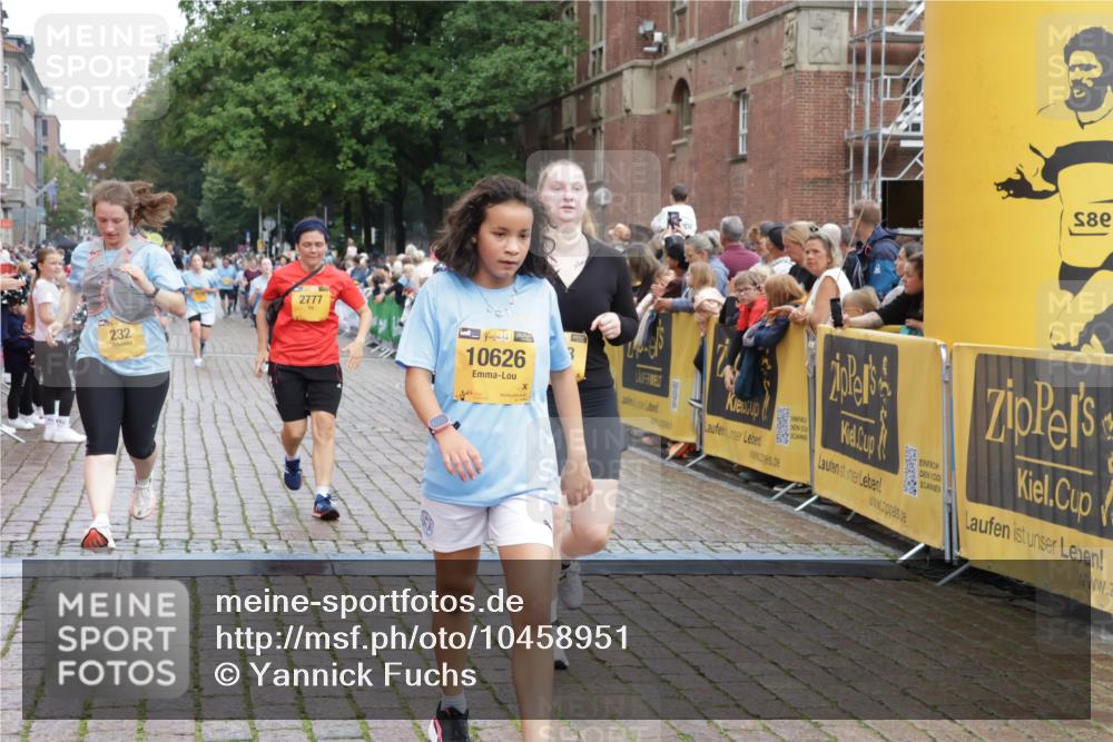 13.09.2026 - Kiel Lauf Yannick Fuchs http://msf.ph/oto/10458951 13.09.2026 09:51:11 Ziel 232, 249, 1776, 2056, 2466, 2777, 4217, 5445, 6009, 6115, 6118, 6923, 7528, 10626, 11047, 249, 468, 763, 764, 797, 1373, 1949, 3723, 3838, 4145, 4389, 5235, 6115, 6118, 6138, 6336, 6455, 6647, 6794, 6829, 6893, 7134, 7449, 7694, 8405, 8407, 8672, 9550, 9551, 9990, 10155, 10333, 10865, 11141, 11652, 12103, 12727, 12834, 940, 956, 2483, 3089, 4615, 5731, 5913, 6363, 8150, 11143, 11233, 11494, 11552, 11852, 11997, 1545, 3289, 3561, 3838, 4145 meine-sportfotos.de