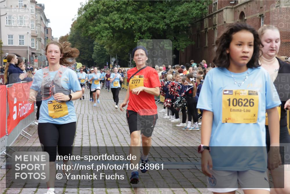 13.09.2026 - Kiel Lauf Yannick Fuchs http://msf.ph/oto/10458961 13.09.2026 09:51:12 Ziel 232, 1776, 2056, 2466, 2777, 4217, 5445, 6009, 6923, 7528, 10626, 11047, 249, 468, 763, 764, 797, 1373, 1776, 1949, 3723, 3838, 4145, 4389, 5235, 6115, 6118, 6138, 6336, 6455, 6647, 6794, 6829, 6893, 7134, 7449, 7528, 7694, 8405, 8672, 9550, 9551, 9990, 10155, 10333, 11047, 11141, 11652, 12103, 12727, 12834, 840, 940, 956, 2483, 3089, 3674, 4615, 4822, 4907, 5731, 5913, 6057, 6363, 8150, 11143, 11233, 11494, 11552, 11852, 11997, 797, 1545, 3289, 3838, 4145, 7134 meine-sportfotos.de