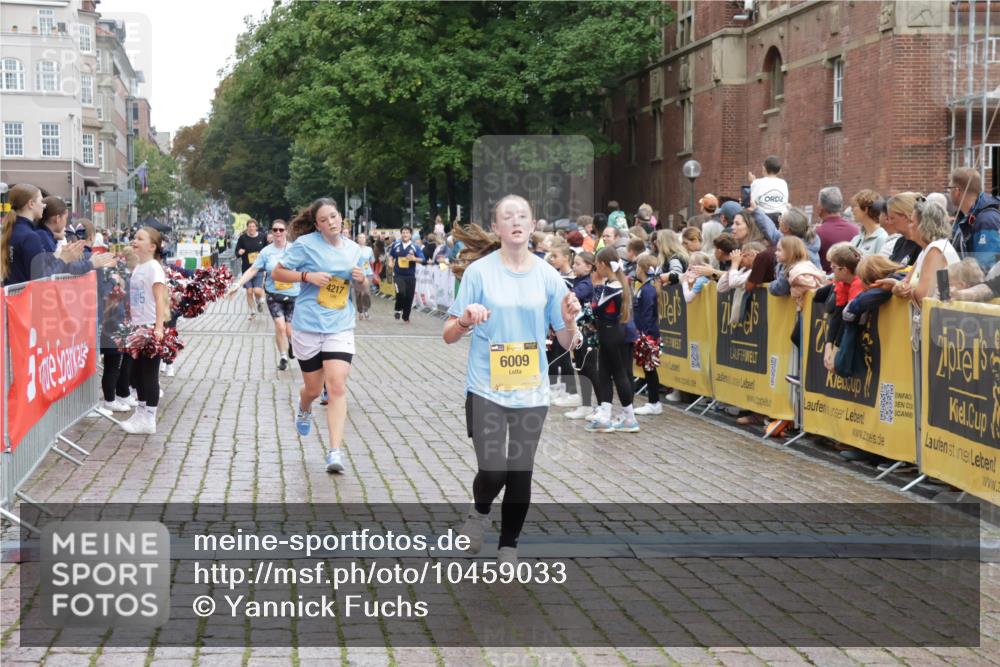 13.09.2026 - Kiel Lauf Yannick Fuchs http://msf.ph/oto/10459033 13.09.2026 09:51:15 Ziel 232, 940, 956, 2466, 2777, 4217, 5445, 6009, 6923, 10626, 249, 468, 763, 764, 797, 1373, 1776, 1949, 2056, 3723, 4389, 5235, 6115, 6118, 6138, 6336, 6455, 6647, 6794, 6829, 6893, 7134, 7449, 7528, 7694, 8405, 8672, 9550, 9551, 9990, 10155, 10333, 11047, 11141, 11652, 12103, 12727, 12834, 714, 840, 2483, 3089, 3674, 4615, 4822, 4907, 5731, 5913, 6057, 6363, 6648, 8097, 8150, 11143, 11233, 11494, 11552, 11852, 11997, 12107, 797, 3838, 4145, 6455, 7134, 7694 meine-sportfotos.de