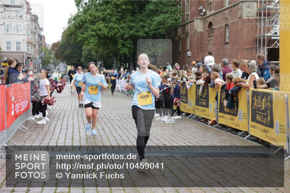 13.09.2026 - Kiel Lauf Yannick Fuchs http://msf.ph/oto/10459041 13.09.2026 09:51:15 Ziel 232, 940, 956, 2466, 2777, 4217, 5445, 6009, 6923, 10626, 249, 468, 763, 764, 797, 1373, 1776, 1949, 2056, 3723, 4389, 5235, 6115, 6118, 6138, 6336, 6455, 6647, 6794, 6829, 6893, 7134, 7449, 7528, 7694, 8405, 8672, 9550, 9551, 9990, 10155, 10333, 11047, 11141, 11652, 12103, 12727, 12834, 714, 840, 2483, 3089, 3674, 4615, 4822, 4907, 5731, 5913, 6057, 6363, 6648, 8097, 8150, 11143, 11233, 11494, 11552, 11852, 11997, 12107, 797, 3838, 4145, 6455, 7134, 7694 meine-sportfotos.de
