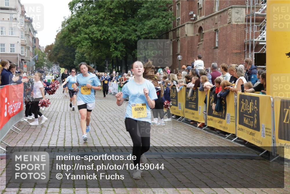 13.09.2026 - Kiel Lauf Yannick Fuchs http://msf.ph/oto/10459044 13.09.2026 09:51:15 Ziel 232, 940, 956, 2466, 2777, 4217, 5445, 6009, 6923, 10626, 249, 468, 763, 764, 797, 1373, 1776, 1949, 2056, 3723, 4389, 5235, 6115, 6118, 6138, 6336, 6455, 6647, 6794, 6829, 6893, 7134, 7449, 7528, 7694, 8405, 8672, 9550, 9551, 9990, 10155, 10333, 11047, 11141, 11652, 12103, 12727, 12834, 714, 840, 2483, 3089, 3674, 4615, 4822, 4907, 5731, 5913, 6057, 6363, 6648, 8097, 8150, 11143, 11233, 11494, 11552, 11852, 11997, 12107, 797, 3838, 4145, 6455, 7134, 7694 meine-sportfotos.de