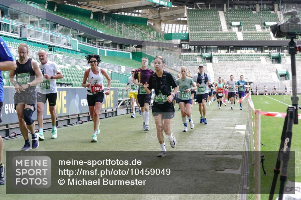 13.09.2026 - 21. swb-Marathon Bremen Michael Burmester http://msf.ph/oto/10459049 13.09.2026 13:11:53 Laufen im Stadion 118, 265, 373, 514, 581, 703, 843, 984, 1113, 1226, 1286, 1334, 1435, 1738, 1849, 1851, 1894, 1936, 1952, 1967, 2248, 2281, 2284, 2299, 2330, 2333, 2336, 2342, 2353, 2375, 2377, 2398, 2426, 2432, 2443, 2505, 2531, 2589, 2654, 2659, 2669, 2673, 2765, 2784, 2804, 2815, 2819, 2822, 2836, 2850, 2895, 2907, 2932, 2963, 2966, 2976, 3026, 3027, 3079, 3082, 3143, 3155, 3159, 3174, 3207, 3208, 3308, 3328, 3349, 3352, 3370, 3409, 3470, 3549, 551 meine-sportfotos.de