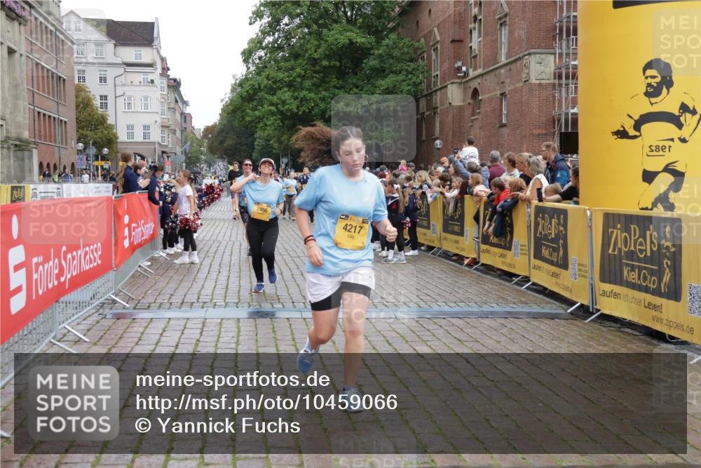 13.09.2026 - Kiel Lauf Yannick Fuchs http://msf.ph/oto/10459066 13.09.2026 09:51:17 Ziel 232, 940, 956, 2466, 2777, 4217, 5731, 6009, 6363, 6923, 10626, 11852, 249, 468, 763, 764, 1373, 1776, 1949, 2056, 3723, 4389, 5235, 5445, 6115, 6118, 6138, 6336, 6455, 6647, 6794, 6829, 6893, 6923, 7449, 7528, 8405, 9550, 9551, 10155, 10333, 11047, 11141, 11652, 12103, 12727, 12834, 714, 840, 2483, 3089, 3674, 4615, 4822, 4907, 5595, 5913, 6057, 6648, 7622, 8097, 8150, 11143, 11233, 11494, 11552, 11997, 12107, 797, 3838, 4145, 4389, 6455, 7134, 7694 meine-sportfotos.de