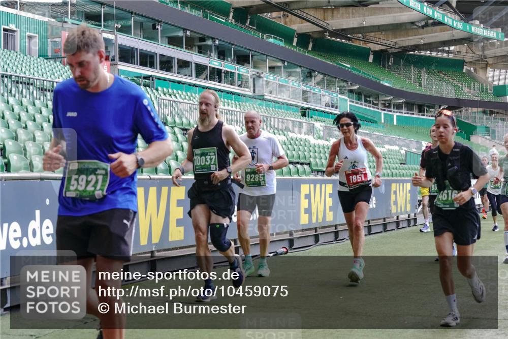 13.09.2026 - 21. swb-Marathon Bremen Michael Burmester http://msf.ph/oto/10459075 13.09.2026 13:11:54 Laufen im Stadion 118, 265, 373, 514, 581, 703, 843, 984, 1113, 1226, 1286, 1334, 1435, 1738, 1849, 1851, 1894, 1936, 1952, 1967, 2005, 2248, 2281, 2284, 2299, 2330, 2333, 2336, 2342, 2353, 2375, 2377, 2398, 2426, 2432, 2443, 2505, 2531, 2589, 2654, 2659, 2669, 2673, 2765, 2784, 2804, 2815, 2819, 2822, 2836, 2850, 2895, 2907, 2963, 2966, 2976, 3026, 3027, 3079, 3082, 3143, 3155, 3159, 3174, 3207, 3208, 3308, 3328, 3349, 3352, 3370, 3409, 3470, 3549, 551 meine-sportfotos.de