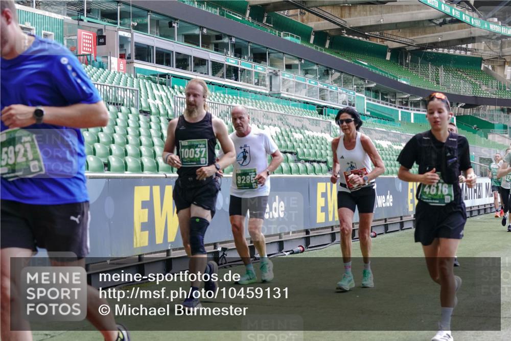 13.09.2026 - 21. swb-Marathon Bremen Michael Burmester http://msf.ph/oto/10459131 13.09.2026 13:11:54 Laufen im Stadion 118, 265, 373, 514, 581, 703, 843, 984, 1113, 1226, 1286, 1334, 1435, 1738, 1849, 1851, 1894, 1936, 1952, 1967, 2005, 2248, 2281, 2284, 2299, 2330, 2333, 2336, 2342, 2353, 2375, 2377, 2398, 2426, 2432, 2443, 2505, 2531, 2589, 2654, 2659, 2669, 2673, 2765, 2784, 2804, 2815, 2819, 2822, 2836, 2850, 2895, 2907, 2963, 2966, 2976, 3026, 3027, 3079, 3082, 3143, 3155, 3159, 3174, 3207, 3208, 3308, 3328, 3349, 3352, 3370, 3409, 3470, 3549, 551 meine-sportfotos.de