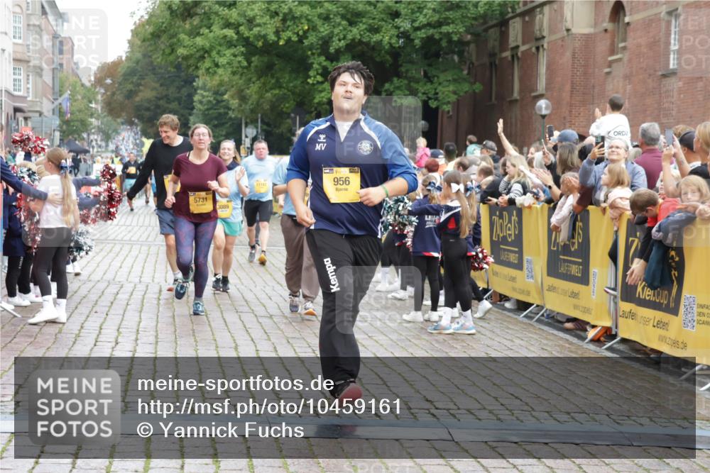 13.09.2026 - Kiel Lauf Yannick Fuchs http://msf.ph/oto/10459161 13.09.2026 09:51:22 Ziel 940, 956, 2466, 2483, 3089, 4217, 4615, 5731, 5913, 6009, 6363, 8150, 11143, 11552, 11852, 11997, 232, 249, 468, 763, 764, 1373, 1776, 1949, 2056, 2777, 3723, 5235, 5445, 6009, 6115, 6118, 6138, 6336, 6647, 6794, 6829, 6893, 6923, 7449, 7528, 9551, 10626, 11047, 11141, 11652, 12103, 12727, 12834, 714, 840, 3674, 4822, 4907, 5595, 6057, 6648, 7622, 8097, 9833, 11173, 11233, 11494, 12107, 797, 4389, 6455, 6893, 7134, 7694, 8405, 11652 meine-sportfotos.de