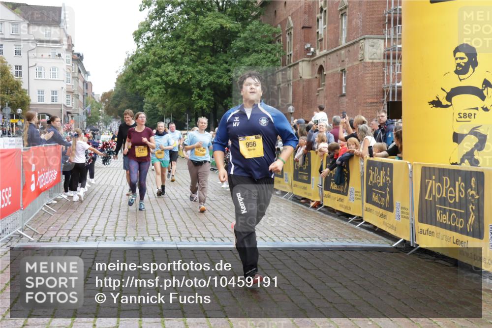 13.09.2026 - Kiel Lauf Yannick Fuchs http://msf.ph/oto/10459191 13.09.2026 09:51:23 Ziel 940, 956, 2466, 2483, 3089, 4217, 4615, 5731, 5913, 6363, 8150, 11143, 11552, 11852, 11997, 232, 249, 468, 763, 764, 1373, 1776, 1949, 2056, 2777, 3723, 4217, 5235, 5445, 6009, 6115, 6118, 6138, 6336, 6647, 6794, 6829, 6893, 6923, 7449, 7528, 9551, 10626, 11047, 11141, 11652, 12103, 12727, 12834, 714, 840, 3674, 4822, 4907, 5595, 6057, 6188, 6648, 7622, 8097, 9829, 9833, 11173, 11233, 11494, 12107, 4389, 6336, 6455, 6893, 7694, 8405, 11652 meine-sportfotos.de