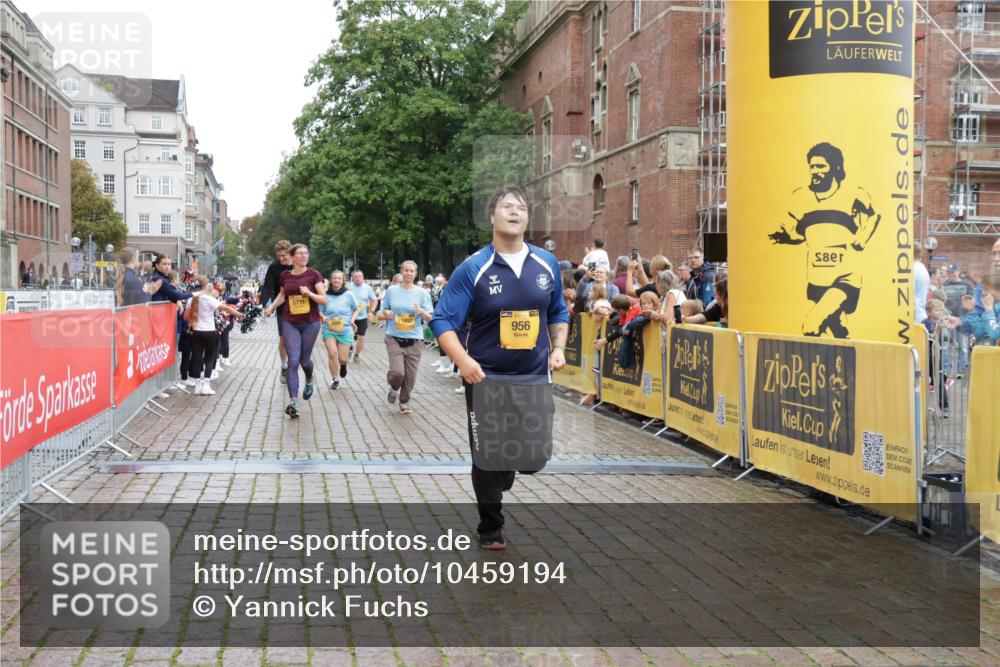 13.09.2026 - Kiel Lauf Yannick Fuchs http://msf.ph/oto/10459194 13.09.2026 09:51:23 Ziel 940, 956, 2466, 2483, 3089, 4217, 4615, 5731, 5913, 6363, 8150, 11143, 11552, 11852, 11997, 232, 249, 468, 763, 764, 1373, 1776, 1949, 2056, 2777, 3723, 4217, 5235, 5445, 6009, 6115, 6118, 6138, 6336, 6647, 6794, 6829, 6893, 6923, 7449, 7528, 9551, 10626, 11047, 11141, 11652, 12103, 12727, 12834, 714, 840, 3674, 4822, 4907, 5595, 6057, 6188, 6648, 7622, 8097, 9829, 9833, 11173, 11233, 11494, 12107, 4389, 6336, 6455, 6893, 7694, 8405, 11652 meine-sportfotos.de