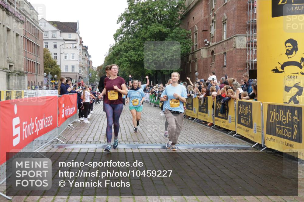 13.09.2026 - Kiel Lauf Yannick Fuchs http://msf.ph/oto/10459227 13.09.2026 09:51:25 Ziel 940, 956, 2466, 2483, 3089, 4615, 5731, 5913, 6363, 8150, 11143, 11233, 11494, 11552, 11852, 11997, 232, 249, 468, 763, 764, 1373, 1776, 1949, 2056, 2466, 2777, 3723, 4217, 5235, 5445, 6009, 6115, 6118, 6138, 6336, 6647, 6794, 6829, 6893, 6923, 7449, 7528, 9551, 10626, 11047, 11141, 12103, 12727, 12834, 714, 840, 1967, 1999, 2002, 3674, 4822, 4907, 5595, 6057, 6188, 6648, 7622, 8097, 9829, 9833, 11173, 12107, 4389, 5235, 6336, 6455, 6647, 6893, 8405, 11652 meine-sportfotos.de
