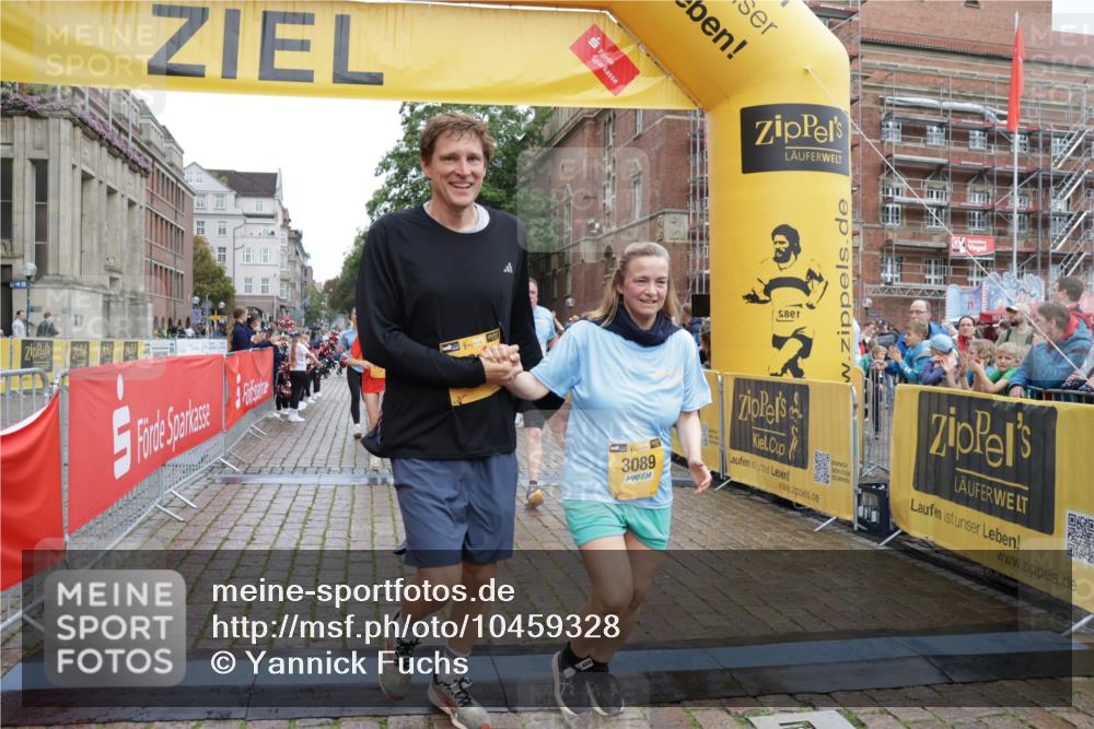 13.09.2026 - Kiel Lauf Yannick Fuchs http://msf.ph/oto/10459328 13.09.2026 09:51:28 Ziel 840, 940, 956, 2483, 3089, 3674, 4615, 4822, 4907, 5731, 5913, 6057, 6363, 6648, 8150, 11143, 11233, 11494, 11552, 11852, 11997, 232, 249, 468, 763, 764, 940, 1373, 1776, 1949, 2056, 2466, 2777, 3723, 4217, 5445, 6009, 6115, 6118, 6138, 6794, 6829, 6923, 7449, 7528, 9551, 10626, 11047, 11141, 12103, 12727, 12834, 714, 1309, 1967, 1999, 2002, 5595, 6188, 7302, 7622, 8097, 9829, 9833, 11173, 12107, 763, 1373, 1949, 5235, 6138, 6336, 6647, 6829, 6893, 7449, 8405, 9551, 11652 meine-sportfotos.de