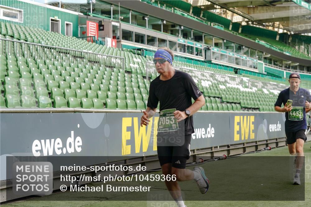 13.09.2026 - 21. swb-Marathon Bremen Michael Burmester http://msf.ph/oto/10459366 13.09.2026 12:54:36 Laufen im Stadion 145, 161, 189, 201, 205, 313, 376, 385, 388, 461, 472, 481, 495, 541, 560, 615, 616, 666, 675, 696, 740, 755, 816, 827, 982, 987, 1053, 1056, 1076, 1197, 1207, 1390, 1419, 1433, 1445, 1468, 1551, 1599, 1631, 1658, 1664, 1704, 1707, 1814, 2055, 2125, 2234, 2251, 2280, 2362, 2383, 2390, 2401, 2422, 2454, 2474, 2499, 2623, 2701, 2733, 2801, 2820, 2824, 2870, 2882, 2913, 2922, 2962, 2971, 2997, 3012, 3054, 3134, 3175, 3206, 3241, 3246, 3346, 3356, 3357, 3413, 3706, 3716, 3836, 4137 meine-sportfotos.de