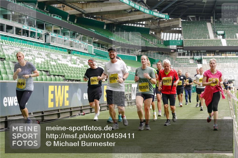 13.09.2026 - 21. swb-Marathon Bremen Michael Burmester http://msf.ph/oto/10459411 13.09.2026 10:34:00 Laufen im Stadion 10018, 10067, 10078, 10147, 10166, 10177, 10184, 10203, 10211, 10236, 10240, 10254, 10297, 10300, 10355, 10356, 10367, 10368, 10369, 10372, 10374, 10379, 10383, 10394, 10408, 10415, 10423, 10428, 10460, 10485, 10486, 10494, 10530, 10550, 10578, 10604, 10639, 10668, 10669, 10673, 10675, 10687, 10691, 10699, 10700, 10728, 10745, 10749, 10750, 10771, 10772, 10787, 10788, 10794, 10809, 10828, 10857, 10914, 10928, 11126, 11162, 11343, 11803, 11965 meine-sportfotos.de
