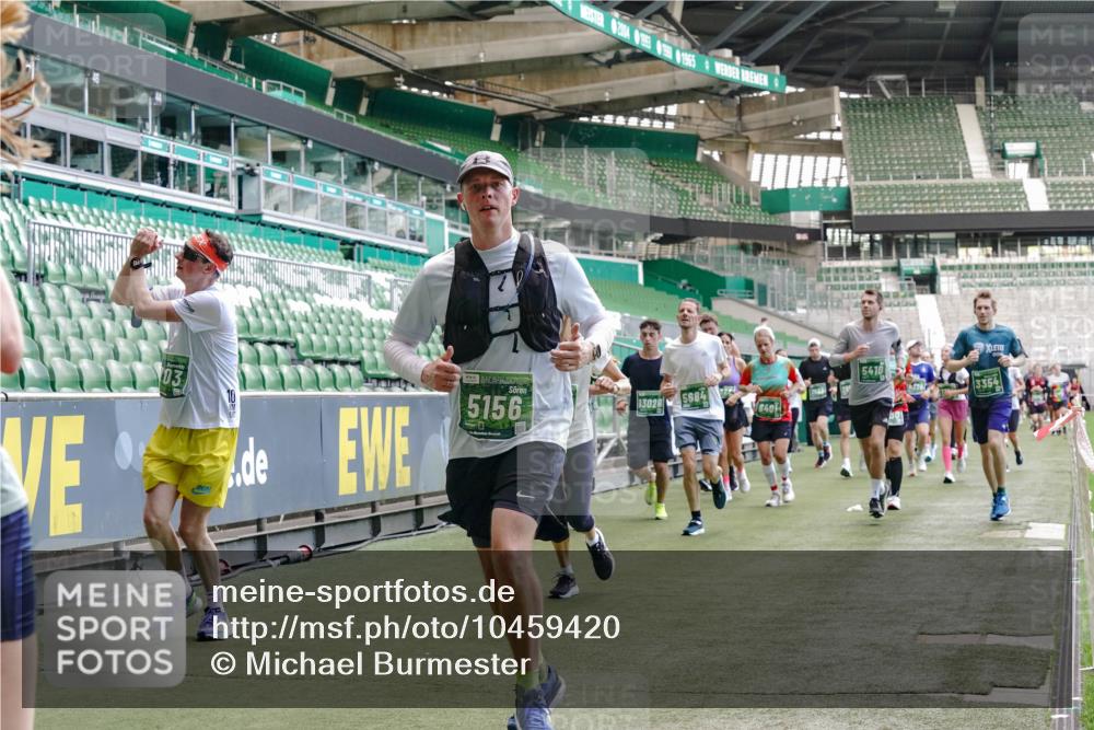 13.09.2026 - 21. swb-Marathon Bremen Michael Burmester http://msf.ph/oto/10459420 13.09.2026 13:11:58 Laufen im Stadion 118, 265, 373, 514, 581, 703, 843, 984, 1113, 1226, 1286, 1334, 1435, 1738, 1849, 1851, 1936, 1952, 1967, 2005, 2248, 2281, 2299, 2330, 2333, 2336, 2353, 2375, 2377, 2398, 2426, 2432, 2443, 2505, 2531, 2589, 2654, 2659, 2669, 2673, 2765, 2784, 2804, 2815, 2819, 2822, 2836, 2850, 2895, 2907, 2963, 2966, 2975, 2976, 3026, 3027, 3079, 3082, 3143, 3155, 3159, 3174, 3207, 3208, 3308, 3328, 3349, 3352, 3409, 3434, 3470, 3549, 551 meine-sportfotos.de