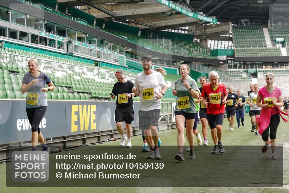 13.09.2026 - 21. swb-Marathon Bremen Michael Burmester http://msf.ph/oto/10459439 13.09.2026 10:34:00 Laufen im Stadion 10018, 10067, 10078, 10147, 10166, 10177, 10184, 10203, 10211, 10236, 10240, 10254, 10297, 10300, 10355, 10356, 10367, 10368, 10369, 10372, 10374, 10379, 10383, 10394, 10408, 10415, 10423, 10428, 10460, 10485, 10486, 10494, 10530, 10550, 10578, 10604, 10639, 10668, 10669, 10673, 10675, 10687, 10691, 10699, 10700, 10728, 10745, 10749, 10750, 10771, 10772, 10787, 10788, 10794, 10809, 10828, 10857, 10914, 10928, 11126, 11162, 11343, 11803, 11965 meine-sportfotos.de