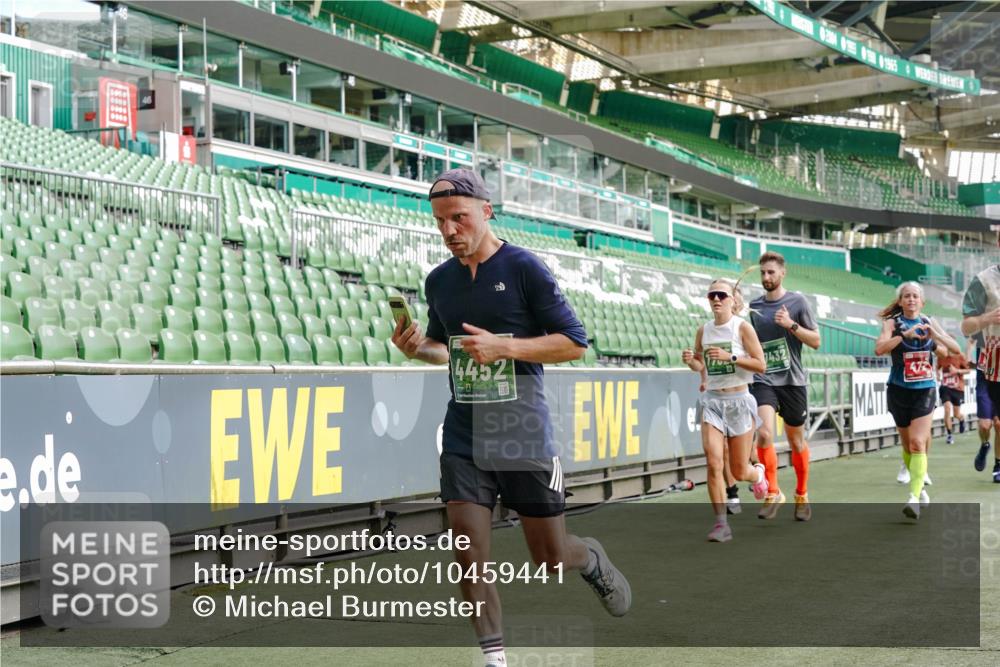 13.09.2026 - 21. swb-Marathon Bremen Michael Burmester http://msf.ph/oto/10459441 13.09.2026 12:54:37 Laufen im Stadion 145, 161, 189, 201, 205, 313, 376, 385, 388, 461, 472, 481, 495, 541, 560, 615, 616, 666, 675, 696, 740, 755, 816, 827, 982, 987, 1053, 1056, 1076, 1197, 1207, 1390, 1419, 1433, 1445, 1468, 1551, 1599, 1631, 1658, 1664, 1707, 1814, 2055, 2125, 2234, 2251, 2280, 2362, 2383, 2390, 2401, 2422, 2454, 2474, 2499, 2623, 2701, 2733, 2801, 2820, 2824, 2870, 2882, 2913, 2922, 2962, 2971, 2997, 3012, 3054, 3134, 3175, 3206, 3241, 3246, 3346, 3356, 3357, 3413, 3706, 3716, 3836, 4137 meine-sportfotos.de