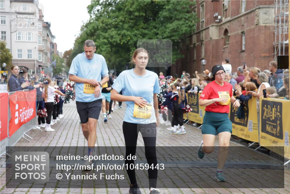 13.09.2026 - Kiel Lauf Yannick Fuchs http://msf.ph/oto/10459443 13.09.2026 09:51:32 Ziel 714, 840, 2483, 3089, 3674, 4615, 4822, 4907, 5595, 5913, 6057, 6363, 6648, 7622, 8097, 8150, 11143, 11233, 11494, 11552, 11997, 12107, 232, 249, 468, 764, 940, 956, 1776, 2056, 2466, 2777, 3723, 4217, 5445, 5731, 6009, 6115, 6118, 6363, 6794, 6923, 7528, 10626, 11047, 11852, 12103, 12727, 12834, 803, 1309, 1967, 1999, 2002, 4230, 6188, 7007, 7302, 9829, 9833, 11173, 11834, 468, 763, 764, 1373, 1949, 3723, 5235, 6138, 6336, 6647, 6794, 6829, 6893, 7449, 9551 meine-sportfotos.de