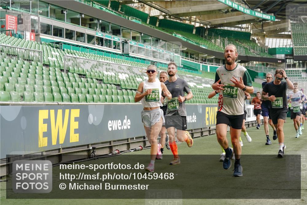 13.09.2026 - 21. swb-Marathon Bremen Michael Burmester http://msf.ph/oto/10459468 13.09.2026 12:54:39 Laufen im Stadion 145, 161, 189, 201, 205, 313, 376, 385, 388, 461, 472, 481, 495, 541, 560, 615, 616, 666, 675, 696, 740, 755, 816, 827, 982, 1053, 1076, 1197, 1207, 1390, 1419, 1433, 1445, 1468, 1551, 1599, 1631, 1658, 1664, 1707, 1814, 2055, 2125, 2234, 2251, 2280, 2362, 2383, 2390, 2401, 2422, 2454, 2474, 2499, 2623, 2701, 2733, 2801, 2824, 2870, 2882, 2913, 2922, 2962, 2971, 2997, 3012, 3054, 3134, 3175, 3206, 3241, 3246, 3346, 3356, 3357, 3413, 3706, 3716, 3836, 4137 meine-sportfotos.de