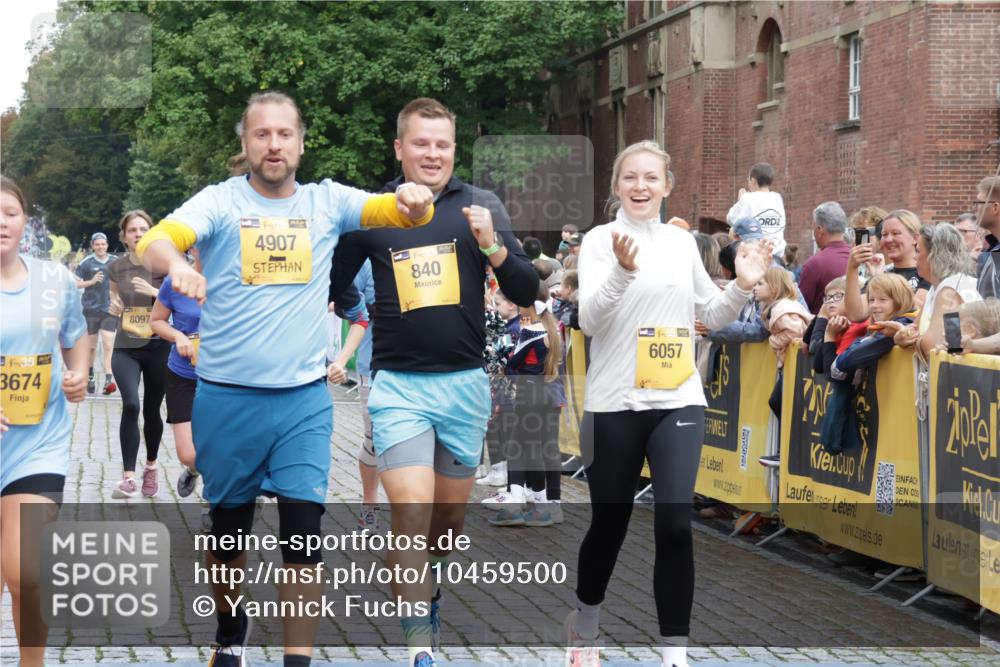 13.09.2026 - Kiel Lauf Yannick Fuchs http://msf.ph/oto/10459500 13.09.2026 09:51:35 Ziel 714, 840, 2483, 3674, 4615, 4822, 4907, 5595, 6057, 6648, 7622, 8097, 8150, 11143, 11233, 11494, 11552, 11997, 12107, 232, 249, 940, 956, 1776, 2056, 2466, 2777, 3089, 4217, 5445, 5731, 5913, 6009, 6115, 6118, 6363, 6794, 6923, 7528, 10626, 11047, 11143, 11852, 11997, 12727, 803, 1309, 1967, 1999, 2002, 4230, 6188, 7007, 7302, 9829, 9833, 10048, 11173, 11834, 12630, 249, 468, 763, 764, 1373, 1776, 1949, 2056, 3723, 6115, 6118, 6138, 6794, 6829, 7449, 7528, 9551 meine-sportfotos.de