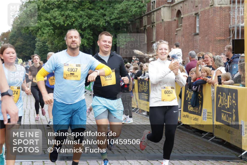 13.09.2026 - Kiel Lauf Yannick Fuchs http://msf.ph/oto/10459506 13.09.2026 09:51:35 Ziel 714, 840, 2483, 3674, 4615, 4822, 4907, 5595, 6057, 6648, 7622, 8097, 8150, 11143, 11233, 11494, 11552, 11997, 12107, 232, 249, 940, 956, 1776, 2056, 2466, 2777, 3089, 4217, 5445, 5731, 5913, 6009, 6115, 6118, 6363, 6794, 6923, 7528, 10626, 11047, 11143, 11852, 11997, 12727, 803, 1309, 1967, 1999, 2002, 4230, 6188, 7007, 7302, 9829, 9833, 10048, 11173, 11834, 12630, 249, 468, 763, 764, 1373, 1776, 1949, 2056, 3723, 6115, 6118, 6138, 6794, 6829, 7449, 7528, 9551 meine-sportfotos.de
