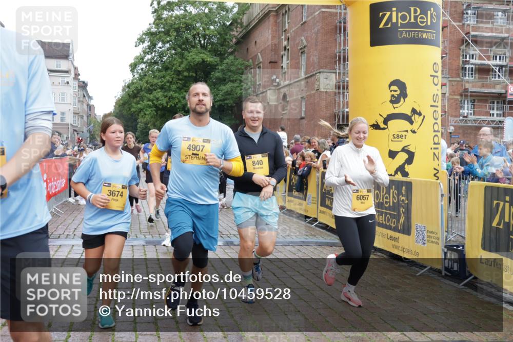 13.09.2026 - Kiel Lauf Yannick Fuchs http://msf.ph/oto/10459528 13.09.2026 09:51:36 Ziel 714, 840, 2483, 3674, 4615, 4822, 4907, 5595, 6057, 6648, 7622, 8097, 8150, 11173, 11233, 11494, 11552, 12107, 232, 249, 940, 956, 1776, 2056, 2466, 2483, 2777, 3089, 4217, 5445, 5731, 5913, 6009, 6115, 6118, 6363, 6923, 7528, 8150, 10626, 11047, 11143, 11852, 11997, 803, 1100, 1309, 1967, 1999, 2002, 4230, 6188, 7007, 7302, 9829, 9833, 10048, 11834, 12630, 249, 468, 763, 764, 1373, 1776, 1949, 2056, 3723, 6115, 6118, 6138, 6794, 6829, 7449, 7528, 9551 meine-sportfotos.de