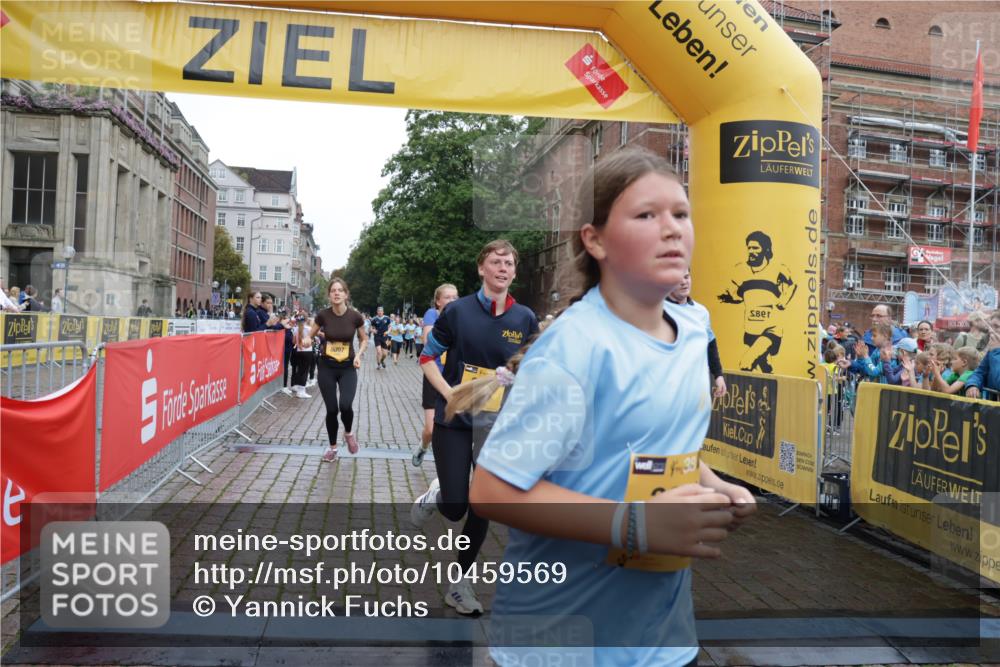 13.09.2026 - Kiel Lauf Yannick Fuchs http://msf.ph/oto/10459569 13.09.2026 09:51:38 Ziel 714, 840, 3674, 4822, 4907, 5595, 6057, 6188, 6648, 7622, 8097, 9829, 9833, 11173, 11233, 11494, 12107, 232, 940, 956, 2056, 2466, 2483, 2777, 3089, 4217, 4615, 5445, 5731, 5913, 6009, 6363, 6923, 8150, 10626, 11143, 11552, 11852, 11997, 803, 1100, 1309, 1967, 1999, 2002, 4230, 7007, 7302, 10048, 11832, 11834, 12630, 249, 468, 764, 1373, 1776, 2056, 3723, 5445, 6115, 6118, 6794, 7528, 9551 meine-sportfotos.de