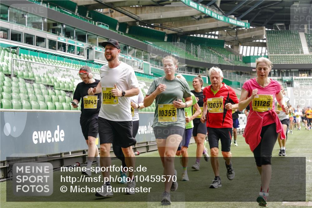 13.09.2026 - 21. swb-Marathon Bremen Michael Burmester http://msf.ph/oto/10459570 13.09.2026 10:34:01 Laufen im Stadion 10018, 10067, 10078, 10147, 10166, 10177, 10184, 10203, 10211, 10236, 10240, 10254, 10297, 10300, 10355, 10356, 10367, 10368, 10369, 10372, 10374, 10379, 10383, 10394, 10408, 10415, 10423, 10428, 10460, 10485, 10486, 10494, 10530, 10550, 10559, 10578, 10604, 10639, 10668, 10669, 10673, 10675, 10687, 10691, 10699, 10700, 10728, 10745, 10749, 10750, 10771, 10772, 10787, 10788, 10794, 10809, 10828, 10857, 10914, 10928, 11126, 11162, 11343, 11803, 11965, 10222 meine-sportfotos.de