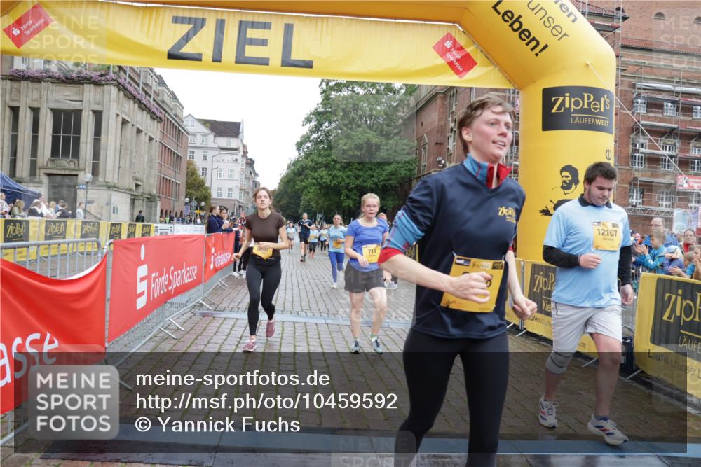 13.09.2026 - Kiel Lauf Yannick Fuchs http://msf.ph/oto/10459592 13.09.2026 09:51:38 Ziel 714, 840, 3674, 4822, 4907, 5595, 6057, 6188, 6648, 7622, 8097, 9829, 9833, 11173, 11233, 11494, 12107, 232, 940, 956, 2056, 2466, 2483, 2777, 3089, 4217, 4615, 5445, 5731, 5913, 6009, 6363, 6923, 8150, 10626, 11143, 11552, 11852, 11997, 803, 1100, 1309, 1967, 1999, 2002, 4230, 7007, 7302, 10048, 11832, 11834, 12630, 249, 468, 764, 1373, 1776, 2056, 3723, 5445, 6115, 6118, 6794, 7528, 9551 meine-sportfotos.de