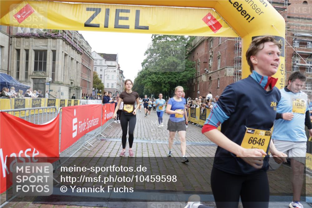 13.09.2026 - Kiel Lauf Yannick Fuchs http://msf.ph/oto/10459598 13.09.2026 09:51:38 Ziel 714, 840, 3674, 4822, 4907, 5595, 6057, 6188, 6648, 7622, 8097, 9829, 9833, 11173, 11233, 11494, 12107, 232, 940, 956, 2056, 2466, 2483, 2777, 3089, 4217, 4615, 5445, 5731, 5913, 6009, 6363, 6923, 8150, 10626, 11143, 11552, 11852, 11997, 803, 1100, 1309, 1967, 1999, 2002, 4230, 7007, 7302, 10048, 11832, 11834, 12630, 249, 468, 764, 1373, 1776, 2056, 3723, 5445, 6115, 6118, 6794, 7528, 9551 meine-sportfotos.de