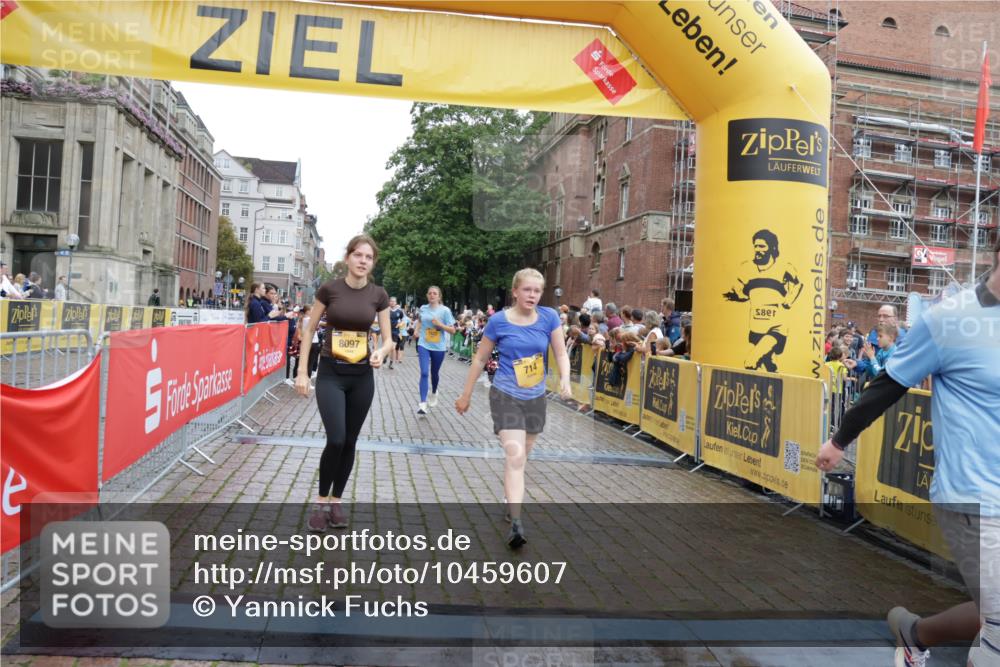 13.09.2026 - Kiel Lauf Yannick Fuchs http://msf.ph/oto/10459607 13.09.2026 09:51:39 Ziel 714, 840, 1967, 1999, 2002, 3674, 4822, 4907, 5595, 6057, 6188, 6648, 7622, 8097, 9829, 9833, 11173, 11233, 11494, 12107, 232, 940, 956, 2466, 2483, 2777, 3089, 4217, 4615, 5445, 5731, 5913, 6009, 6363, 6923, 8150, 10626, 11143, 11233, 11494, 11552, 11852, 11997, 803, 1100, 1309, 4230, 7007, 7302, 10048, 11445, 11832, 11834, 12630, 249, 468, 764, 1776, 2056, 3723, 5445, 6115, 6118, 6794, 6923, 7528 meine-sportfotos.de