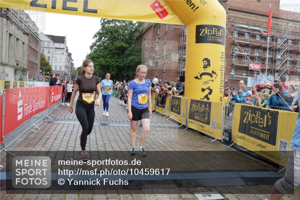 13.09.2026 - Kiel Lauf Yannick Fuchs http://msf.ph/oto/10459617 13.09.2026 09:51:39 Ziel 714, 840, 1967, 1999, 2002, 3674, 4822, 4907, 5595, 6057, 6188, 6648, 7622, 8097, 9829, 9833, 11173, 11233, 11494, 12107, 232, 940, 956, 2466, 2483, 2777, 3089, 4217, 4615, 5445, 5731, 5913, 6009, 6363, 6923, 8150, 10626, 11143, 11233, 11494, 11552, 11852, 11997, 803, 1100, 1309, 4230, 7007, 7302, 10048, 11445, 11832, 11834, 12630, 249, 468, 764, 1776, 2056, 3723, 5445, 6115, 6118, 6794, 6923, 7528 meine-sportfotos.de