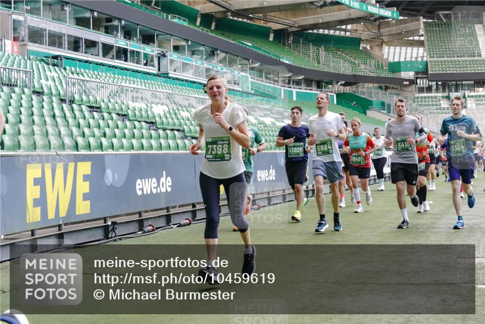 13.09.2026 - 21. swb-Marathon Bremen Michael Burmester http://msf.ph/oto/10459619 13.09.2026 13:11:59 Laufen im Stadion 118, 265, 373, 514, 581, 703, 843, 984, 1113, 1226, 1286, 1334, 1435, 1738, 1849, 1851, 1936, 1952, 1967, 2005, 2248, 2281, 2299, 2330, 2333, 2336, 2353, 2375, 2377, 2398, 2426, 2432, 2443, 2505, 2531, 2589, 2654, 2659, 2669, 2673, 2765, 2784, 2804, 2815, 2819, 2822, 2836, 2850, 2895, 2907, 2963, 2966, 2975, 2976, 3026, 3027, 3079, 3082, 3143, 3155, 3159, 3174, 3207, 3208, 3308, 3328, 3349, 3352, 3409, 3434, 3470, 3549, 551 meine-sportfotos.de