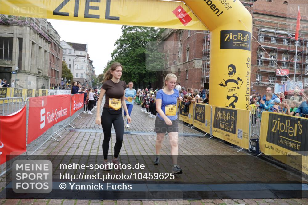 13.09.2026 - Kiel Lauf Yannick Fuchs http://msf.ph/oto/10459625 13.09.2026 09:51:39 Ziel 714, 840, 1967, 1999, 2002, 3674, 4822, 4907, 5595, 6057, 6188, 6648, 7622, 8097, 9829, 9833, 11173, 11233, 11494, 12107, 232, 940, 956, 2466, 2483, 2777, 3089, 4217, 4615, 5445, 5731, 5913, 6009, 6363, 6923, 8150, 10626, 11143, 11233, 11494, 11552, 11852, 11997, 803, 1100, 1309, 4230, 7007, 7302, 10048, 11445, 11832, 11834, 12630, 249, 468, 764, 1776, 2056, 3723, 5445, 6115, 6118, 6794, 6923, 7528 meine-sportfotos.de