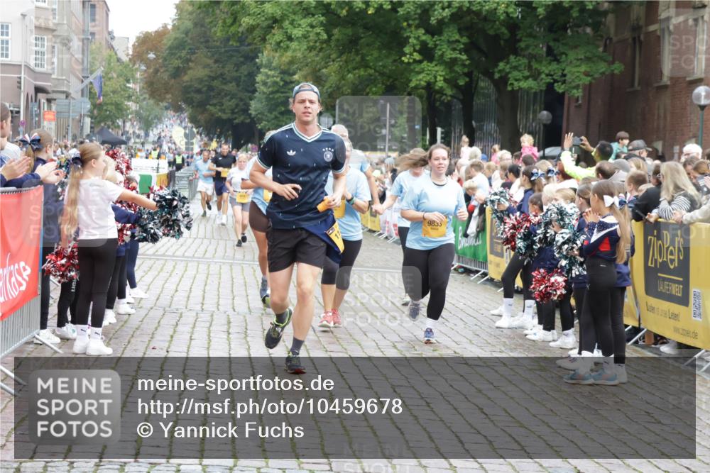 13.09.2026 - Kiel Lauf Yannick Fuchs http://msf.ph/oto/10459678 13.09.2026 09:51:42 Ziel 714, 840, 1309, 1967, 1999, 2002, 3674, 4822, 4907, 5595, 6057, 6188, 6648, 7302, 7622, 8097, 9829, 9833, 11173, 12107, 232, 840, 940, 956, 2466, 2483, 2777, 3089, 3674, 4217, 4615, 4822, 4907, 5731, 5913, 6009, 6057, 6363, 6923, 8150, 10626, 11143, 11233, 11494, 11552, 11852, 11997, 803, 896, 1100, 1899, 4230, 7007, 10048, 11300, 11444, 11445, 11832, 11834, 12630, 232, 249, 1776, 2056, 2777, 5445, 6115, 6118, 6794, 6923, 7528, 10626 meine-sportfotos.de