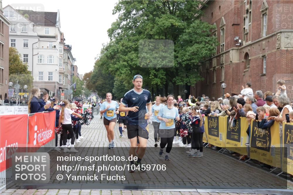 13.09.2026 - Kiel Lauf Yannick Fuchs http://msf.ph/oto/10459706 13.09.2026 09:51:44 Ziel 714, 1309, 1967, 1999, 2002, 5595, 6188, 7302, 7622, 8097, 9829, 9833, 11173, 12107, 714, 840, 940, 956, 2466, 2483, 3089, 3674, 4217, 4615, 4822, 4907, 5731, 5913, 6009, 6057, 6363, 6648, 8097, 8150, 11143, 11233, 11494, 11552, 11852, 11997, 12107, 803, 896, 1100, 1899, 4132, 4230, 7007, 8729, 9616, 10048, 11300, 11444, 11445, 11832, 11834, 12630, 232, 1776, 2056, 2777, 5445, 6009, 6923, 7528, 10626 meine-sportfotos.de