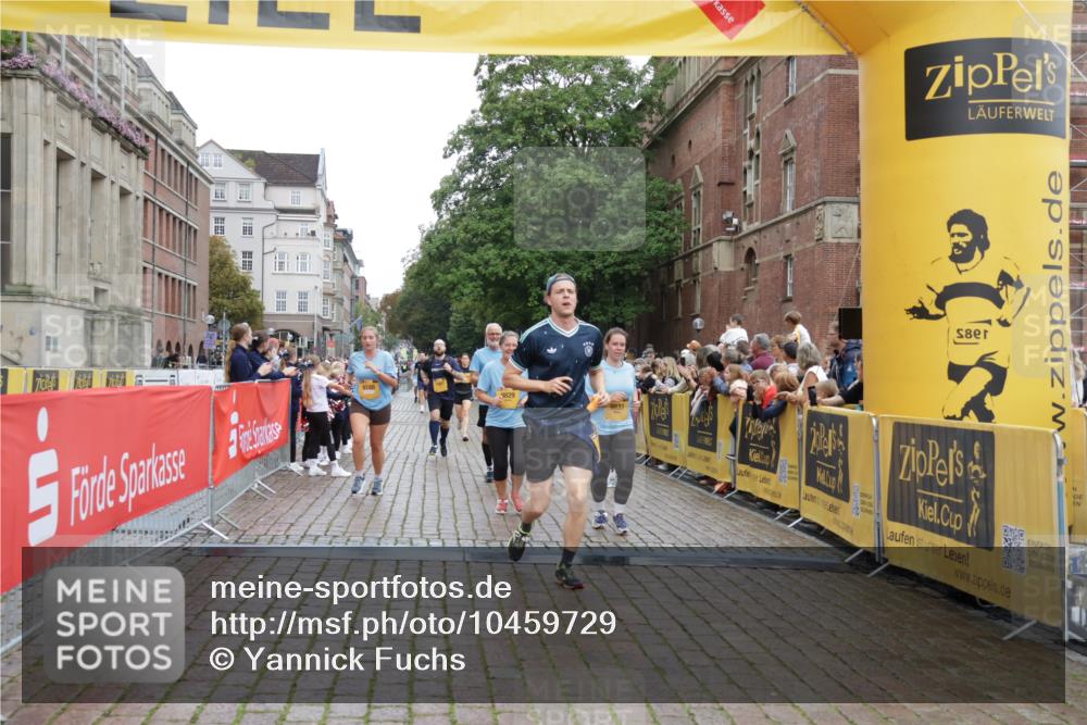 13.09.2026 - Kiel Lauf Yannick Fuchs http://msf.ph/oto/10459729 13.09.2026 09:51:45 Ziel 1309, 1967, 1999, 2002, 5595, 6188, 7302, 7622, 9829, 9833, 11173, 714, 840, 940, 956, 2466, 2483, 3089, 3674, 4217, 4615, 4822, 4907, 5731, 5913, 6009, 6057, 6363, 6648, 8097, 8150, 11143, 11233, 11494, 11552, 11852, 11997, 12107, 803, 896, 1100, 1899, 4132, 4230, 7007, 8729, 9616, 10048, 11300, 11444, 11445, 11832, 11834, 12630, 232, 2056, 2777, 4217, 5445, 6009, 6923, 10626 meine-sportfotos.de