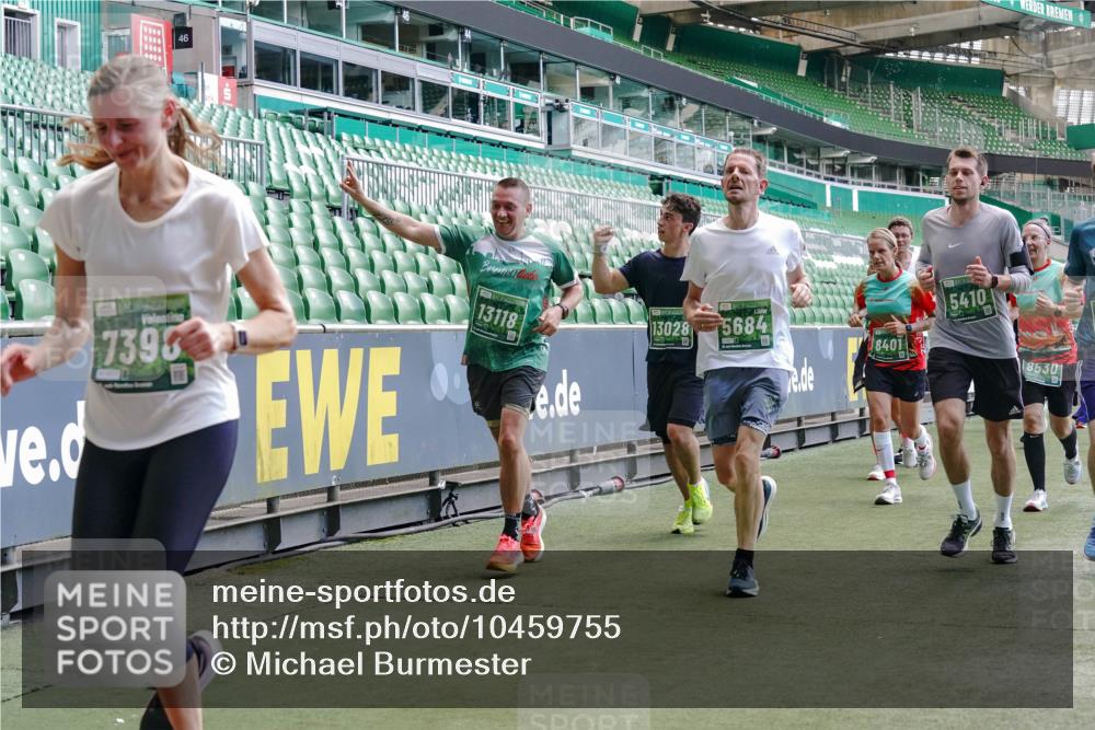 13.09.2026 - 21. swb-Marathon Bremen Michael Burmester http://msf.ph/oto/10459755 13.09.2026 13:12:00 Laufen im Stadion 118, 265, 373, 514, 581, 703, 843, 984, 1113, 1226, 1286, 1334, 1435, 1738, 1849, 1851, 1936, 1952, 1967, 2005, 2248, 2281, 2299, 2330, 2333, 2336, 2353, 2375, 2377, 2398, 2426, 2432, 2443, 2505, 2531, 2589, 2654, 2659, 2669, 2673, 2765, 2784, 2804, 2815, 2819, 2822, 2836, 2850, 2860, 2895, 2907, 2963, 2966, 2975, 2976, 3026, 3027, 3079, 3082, 3143, 3155, 3159, 3174, 3207, 3208, 3308, 3328, 3349, 3352, 3409, 3434, 3470, 3549, 551 meine-sportfotos.de