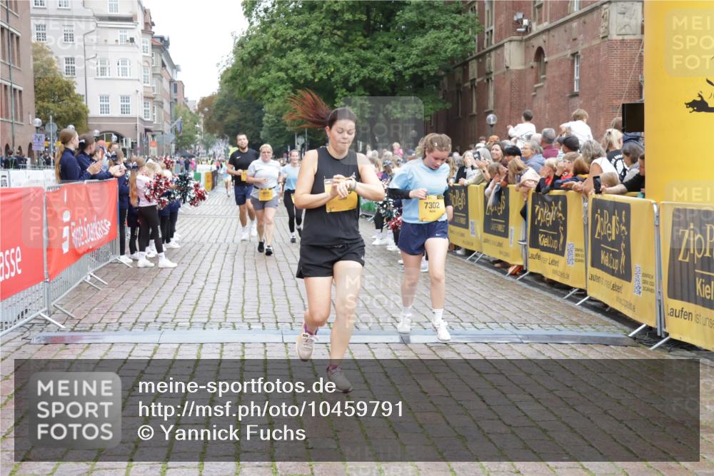 13.09.2026 - Kiel Lauf Yannick Fuchs http://msf.ph/oto/10459791 13.09.2026 09:51:50 Ziel 803, 1309, 1967, 1999, 2002, 4230, 6188, 7007, 7302, 9829, 9833, 10048, 11173, 11834, 12630, 714, 840, 940, 956, 2466, 2483, 3089, 3674, 4615, 4822, 4907, 5595, 5731, 5913, 6057, 6363, 6648, 7622, 8097, 8150, 11143, 11233, 11494, 11552, 11852, 11997, 12107, 896, 1100, 1899, 4132, 4883, 6471, 6625, 8729, 9616, 11300, 11444, 11445, 11580, 11832, 232, 940, 2466, 2777, 4217, 6009, 10626 meine-sportfotos.de
