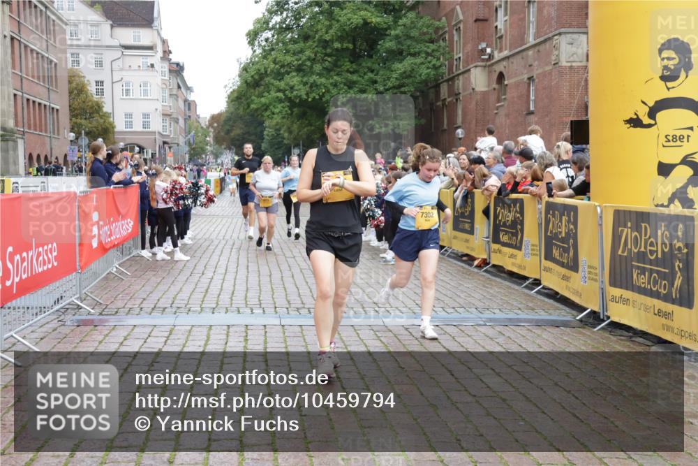 13.09.2026 - Kiel Lauf Yannick Fuchs http://msf.ph/oto/10459794 13.09.2026 09:51:50 Ziel 803, 1309, 1967, 1999, 2002, 4230, 6188, 7007, 7302, 9829, 9833, 10048, 11173, 11834, 12630, 714, 840, 940, 956, 2466, 2483, 3089, 3674, 4615, 4822, 4907, 5595, 5731, 5913, 6057, 6363, 6648, 7622, 8097, 8150, 11143, 11233, 11494, 11552, 11852, 11997, 12107, 896, 1100, 1899, 4132, 4883, 6471, 6625, 8729, 9616, 11300, 11444, 11445, 11580, 11832, 232, 940, 2466, 2777, 4217, 6009, 10626 meine-sportfotos.de