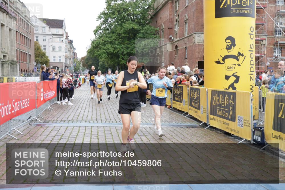 13.09.2026 - Kiel Lauf Yannick Fuchs http://msf.ph/oto/10459806 13.09.2026 09:51:51 Ziel 803, 1100, 1309, 1967, 1999, 2002, 4230, 6188, 7007, 7302, 9829, 9833, 10048, 11173, 11834, 12630, 714, 840, 940, 956, 2483, 3089, 3674, 4615, 4822, 4907, 5595, 5731, 5913, 6057, 6363, 6648, 7622, 8097, 8150, 11143, 11173, 11233, 11494, 11552, 11852, 11997, 12107, 896, 1899, 4132, 4166, 4883, 6471, 6625, 8729, 9616, 11300, 11444, 11445, 11580, 11832, 12068, 940, 956, 2466, 4217, 6009 meine-sportfotos.de