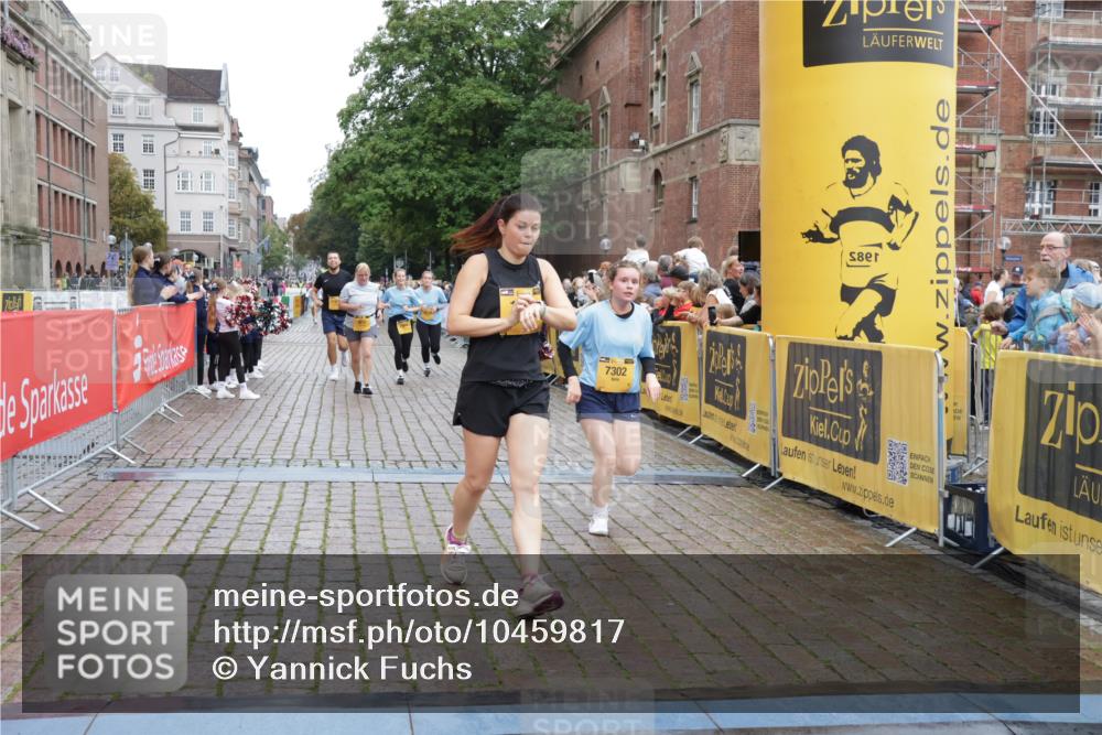 13.09.2026 - Kiel Lauf Yannick Fuchs http://msf.ph/oto/10459817 13.09.2026 09:51:51 Ziel 803, 1100, 1309, 1967, 1999, 2002, 4230, 6188, 7007, 7302, 9829, 9833, 10048, 11173, 11834, 12630, 714, 840, 940, 956, 2483, 3089, 3674, 4615, 4822, 4907, 5595, 5731, 5913, 6057, 6363, 6648, 7622, 8097, 8150, 11143, 11173, 11233, 11494, 11552, 11852, 11997, 12107, 896, 1899, 4132, 4166, 4883, 6471, 6625, 8729, 9616, 11300, 11444, 11445, 11580, 11832, 12068, 940, 956, 2466, 4217, 6009 meine-sportfotos.de