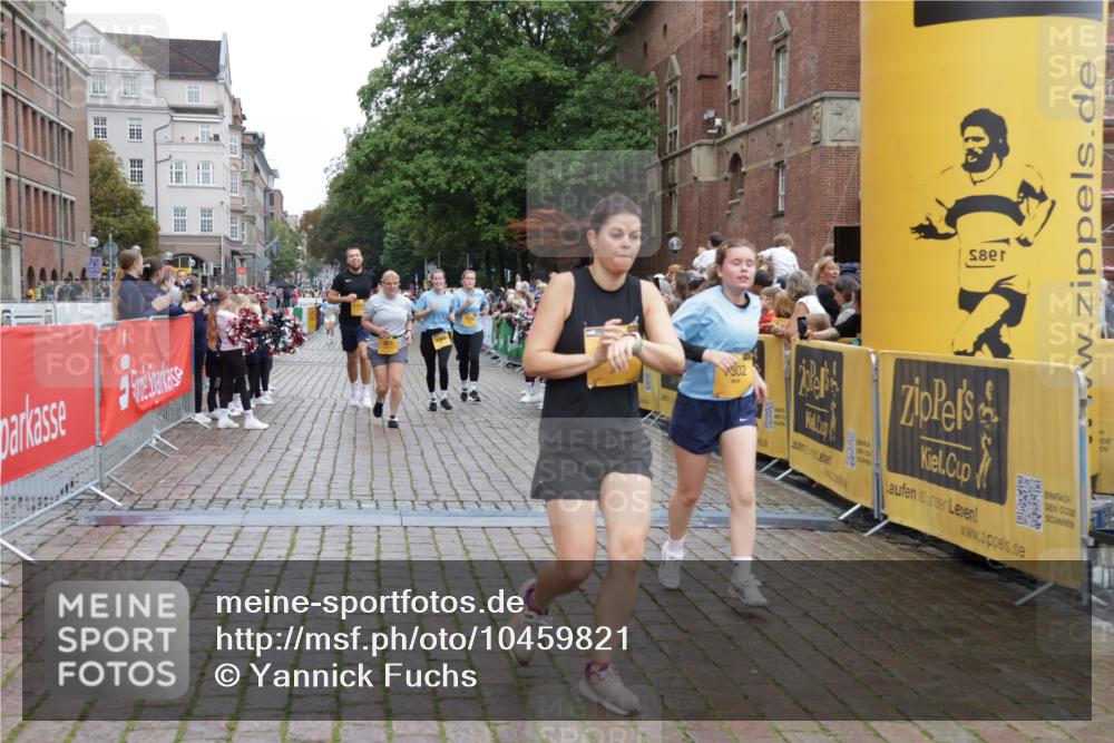 13.09.2026 - Kiel Lauf Yannick Fuchs http://msf.ph/oto/10459821 13.09.2026 09:51:51 Ziel 803, 1100, 1309, 1967, 1999, 2002, 4230, 6188, 7007, 7302, 9829, 9833, 10048, 11173, 11834, 12630, 714, 840, 940, 956, 2483, 3089, 3674, 4615, 4822, 4907, 5595, 5731, 5913, 6057, 6363, 6648, 7622, 8097, 8150, 11143, 11173, 11233, 11494, 11552, 11852, 11997, 12107, 896, 1899, 4132, 4166, 4883, 6471, 6625, 8729, 9616, 11300, 11444, 11445, 11580, 11832, 12068, 940, 956, 2466, 4217, 6009 meine-sportfotos.de