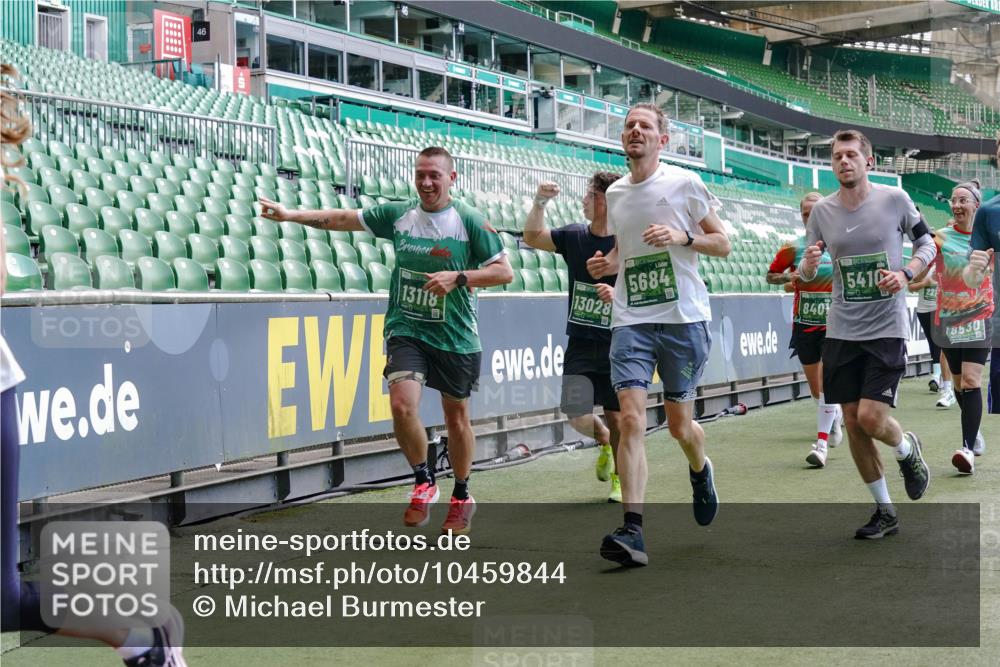 13.09.2026 - 21. swb-Marathon Bremen Michael Burmester http://msf.ph/oto/10459844 13.09.2026 13:12:01 Laufen im Stadion 118, 265, 373, 514, 581, 703, 843, 984, 1113, 1226, 1286, 1334, 1435, 1738, 1849, 1851, 1936, 1952, 1967, 2005, 2248, 2264, 2281, 2299, 2330, 2333, 2336, 2353, 2375, 2377, 2398, 2426, 2432, 2443, 2505, 2531, 2589, 2659, 2669, 2673, 2765, 2784, 2804, 2815, 2822, 2836, 2850, 2860, 2895, 2907, 2963, 2966, 2975, 2976, 3026, 3027, 3079, 3082, 3143, 3155, 3159, 3174, 3207, 3208, 3308, 3328, 3349, 3352, 3409, 3434, 3470, 3549, 551 meine-sportfotos.de
