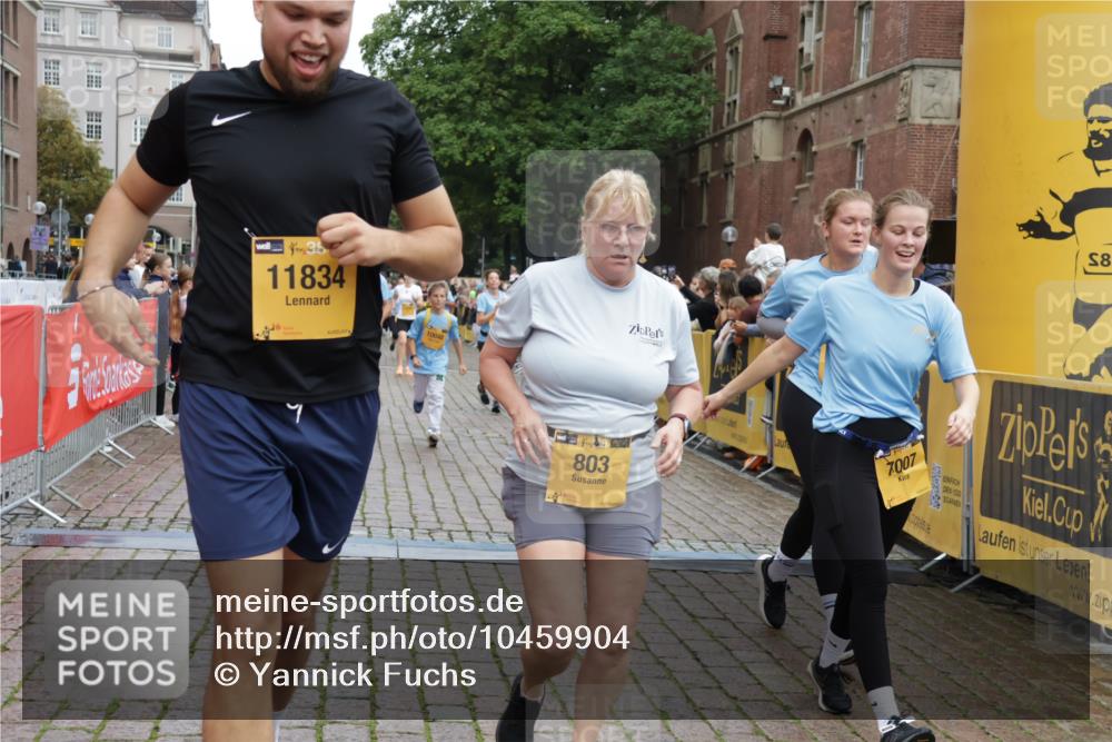 13.09.2026 - Kiel Lauf Yannick Fuchs http://msf.ph/oto/10459904 13.09.2026 09:51:55 Ziel 803, 1100, 1309, 4230, 7007, 7302, 10048, 11445, 11832, 11834, 12630, 714, 840, 1967, 1999, 2002, 2483, 3089, 3674, 4615, 4822, 4907, 5595, 5731, 5913, 6057, 6188, 6363, 6648, 7622, 8097, 8150, 9829, 9833, 11143, 11173, 11233, 11494, 11552, 11852, 11997, 12107, 896, 1899, 3476, 3832, 4132, 4166, 4883, 6471, 6625, 7347, 7494, 8729, 9616, 10371, 10620, 11300, 11444, 11580, 12068, 940, 956, 2466, 3089, 4217, 5731, 5913, 6363, 11852 meine-sportfotos.de