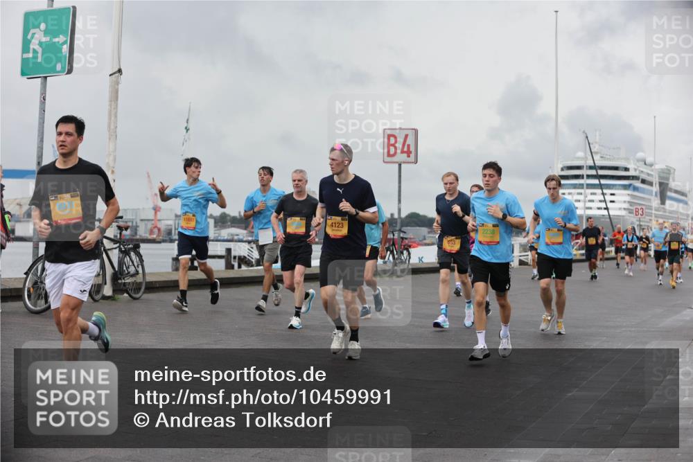 13.09.2026 - Kiel Lauf Andreas Tolksdorf http://msf.ph/oto/10459991 13.09.2026 12:00:55 Kiellinie 11681, 4123, 4, 553, 2238, 3 meine-sportfotos.de