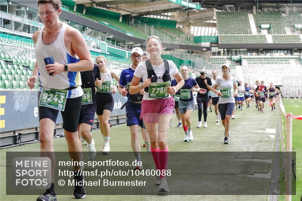 13.09.2026 - 21. swb-Marathon Bremen Michael Burmester http://msf.ph/oto/10460088 13.09.2026 13:12:04 Laufen im Stadion 118, 265, 373, 514, 581, 703, 843, 984, 1113, 1226, 1286, 1334, 1435, 1849, 1851, 1936, 1952, 2005, 2248, 2264, 2281, 2299, 2330, 2333, 2336, 2353, 2375, 2377, 2398, 2426, 2432, 2443, 2478, 2505, 2531, 2589, 2659, 2669, 2673, 2684, 2765, 2784, 2804, 2815, 2822, 2836, 2850, 2860, 2895, 2907, 2963, 2966, 2975, 2976, 3026, 3027, 3079, 3082, 3143, 3155, 3159, 3174, 3207, 3308, 3328, 3349, 3352, 3409, 3434, 3470, 3549, 551 meine-sportfotos.de