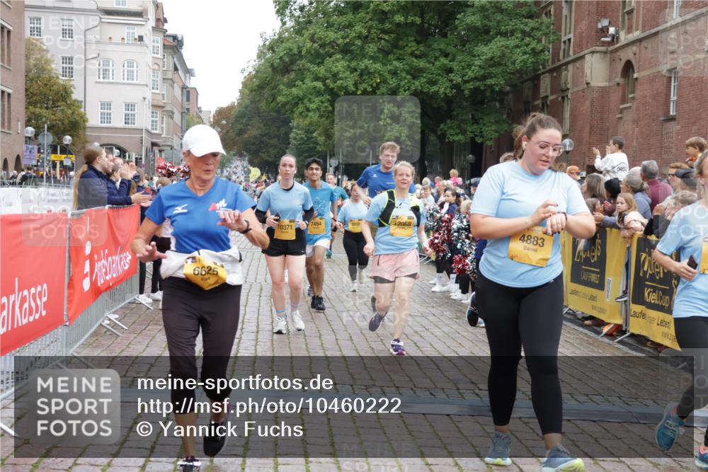13.09.2026 - Kiel Lauf Yannick Fuchs http://msf.ph/oto/10460222 13.09.2026 09:52:13 Ziel 3476, 3832, 4132, 4166, 4666, 4883, 6471, 6625, 6867, 7347, 7494, 8729, 9616, 10371, 10620, 11580, 12068, 803, 896, 1100, 1309, 1899, 1967, 1999, 2002, 4230, 6188, 7007, 7302, 8729, 9829, 9833, 10048, 11173, 11300, 11444, 11445, 11832, 11834, 12630, 180, 2157, 2924, 5032, 5736, 6432, 6679, 7719, 7742, 8992, 9892, 10259, 10746, 11130, 12282, 714, 840, 3674, 4822, 4907, 5595, 6057, 6648, 7622, 8097, 11173, 12107 meine-sportfotos.de