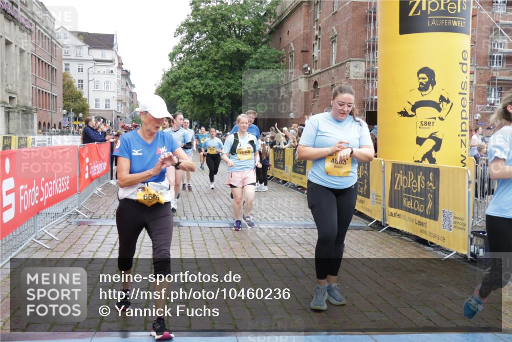 13.09.2026 - Kiel Lauf Yannick Fuchs http://msf.ph/oto/10460236 13.09.2026 09:52:14 Ziel 3476, 3832, 4132, 4166, 4666, 4883, 6471, 6625, 6867, 7347, 7494, 9616, 10371, 10620, 11130, 11580, 12068, 803, 896, 1100, 1309, 1899, 1967, 1999, 2002, 4132, 4230, 6188, 7007, 7302, 8729, 9616, 9829, 9833, 10048, 11173, 11300, 11444, 11445, 11832, 11834, 12630, 180, 2157, 2924, 5032, 5736, 6432, 6679, 7719, 7742, 7867, 8992, 9892, 10259, 10746, 12282, 714, 840, 3674, 4822, 4907, 5595, 6057, 6648, 7622, 8097, 9833, 11173, 12107 meine-sportfotos.de